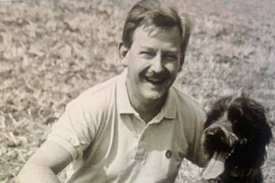 Felix Teuber in den 80er Jahren mit Achille, seinem Korthals Griffon.